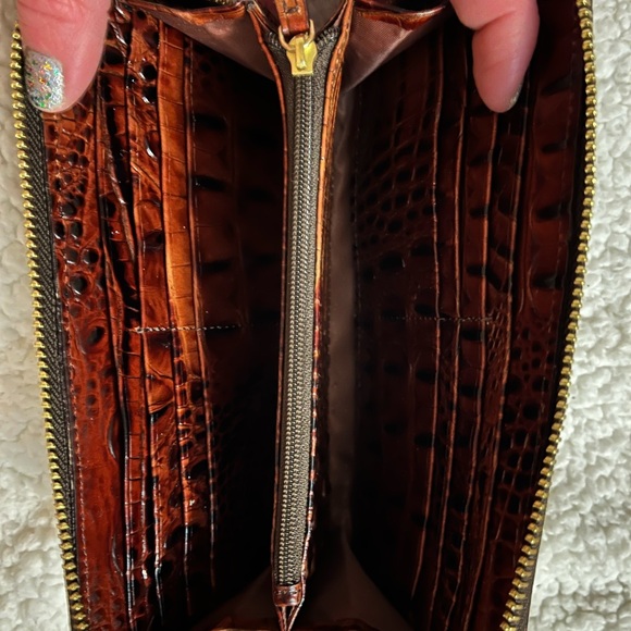 Brahmin wallet- LIKE NEW! - Picture 8 of 9
